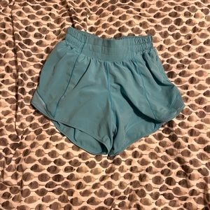 Lululemon Electric Turquoise 4 inch Low Rise Hotty Hot Shorts, Size 2